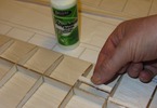 Deluxe Materials Alifatické lepidlo na dřevo 112 ml: Ukázka použití při lepení balzových žeber v křídle