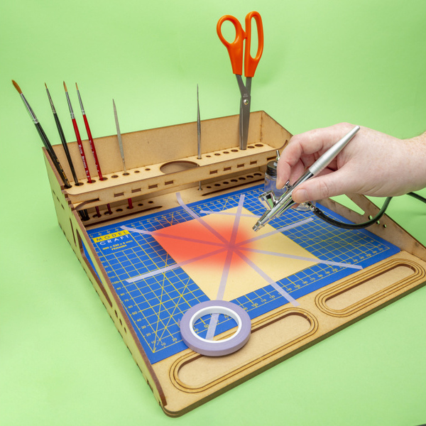 Ukázka použití snadno odlepitelných maskovacích pásek Modelcraft