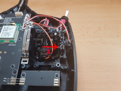 Povolení šroubu mechaniky