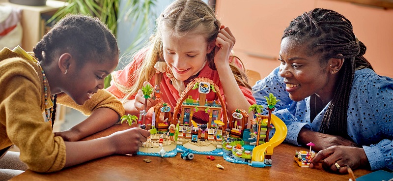 LEGO Friends - Rodinná dovolená u pláže