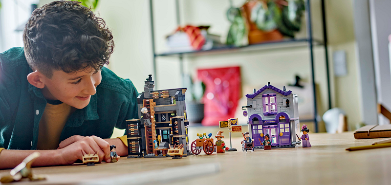 LEGO Harry Potter - Ollivanderův obchod a Obchod madame Malkinové