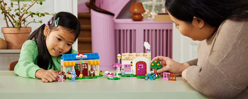LEGO Animal Crossing - Nook's Cranny a dům Rosie