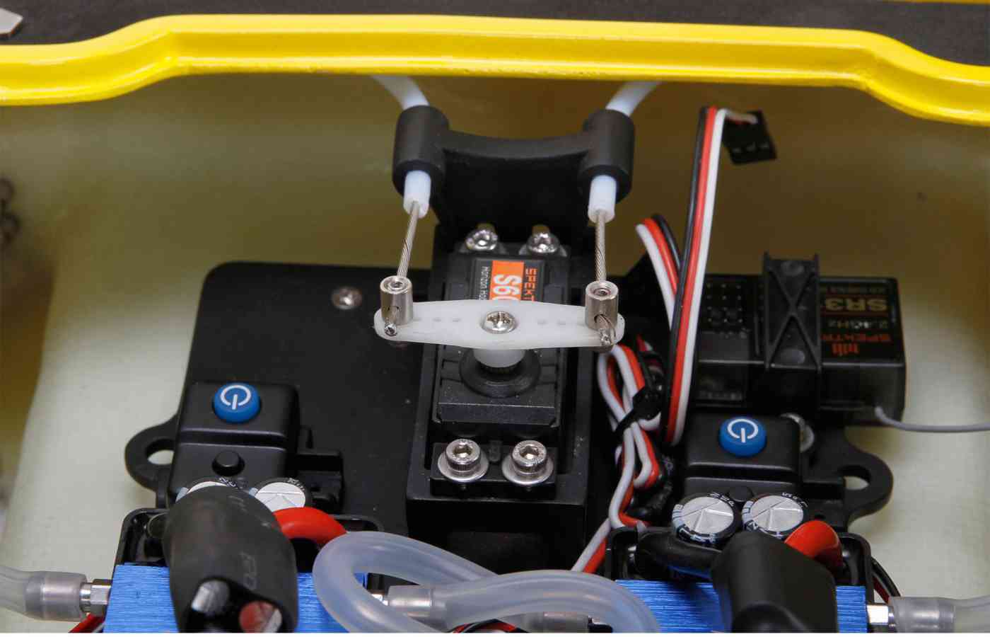 proboat/PRB08021_b_servo.jpg