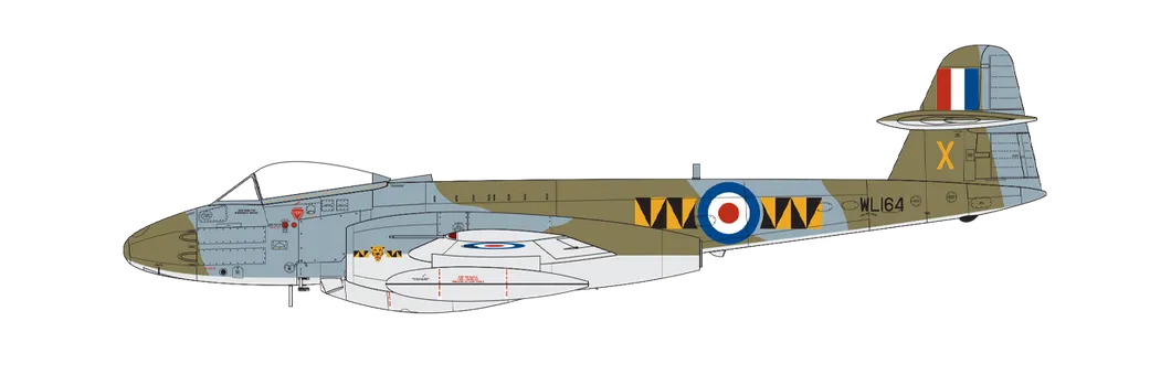 Gloster Metoer F.8, č. 74 (F) Squadron, Royal Air Force Horsham St Faith, Norfolk, Anglie, červenec 1955.