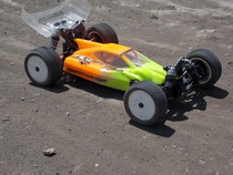 závodní TLR 22-4 1:10 