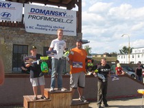 celkové pořadí, stupně vítězů: zleva Max Gotzl, Kája Novotný, Václav Nývlt, Václav Brož