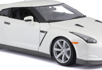 Bburago Nissan GT-R 2009 1:18 perleťově bílá