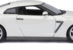 Bburago Nissan GT-R 2009 1:18 perleťově bílá