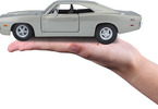 Maisto Dodge Charger R/T 1969 1:25 stříbrná