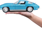 Maisto Chevrolet Corvette 1965 1:18 světle modrá metalíza