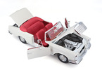 Maisto Mercedes-Benz 280SE Cabrio 1967 1:18 krémová