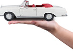 Maisto Mercedes-Benz 280SE Cabrio 1967 1:18 krémová