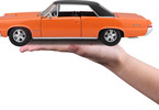 Maisto Pontiac GTO 1965 1:18 orange