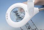 Lightcraft podlahová LED lampa s lupou a podstavcem
