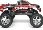 RC model auta Traxxas Stampede 1:10: Boční pohled - červená verze