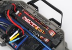 RC auto Traxxas Rally 1:10 VXL: Pohled na NiMH akumulátor v přihrádce šasi